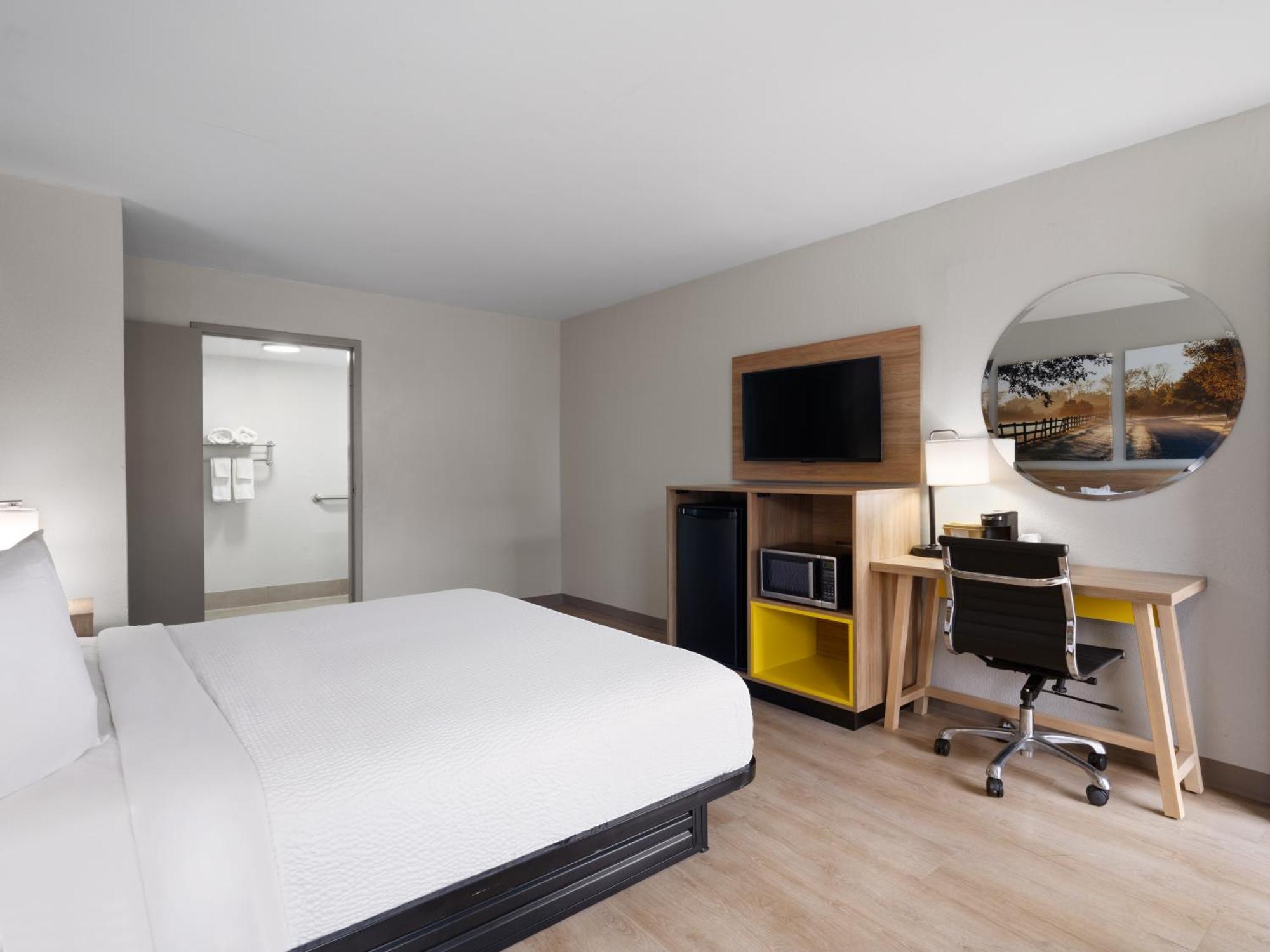 Days-Inn By Wyndham Montgomery I-85 Экстерьер фото