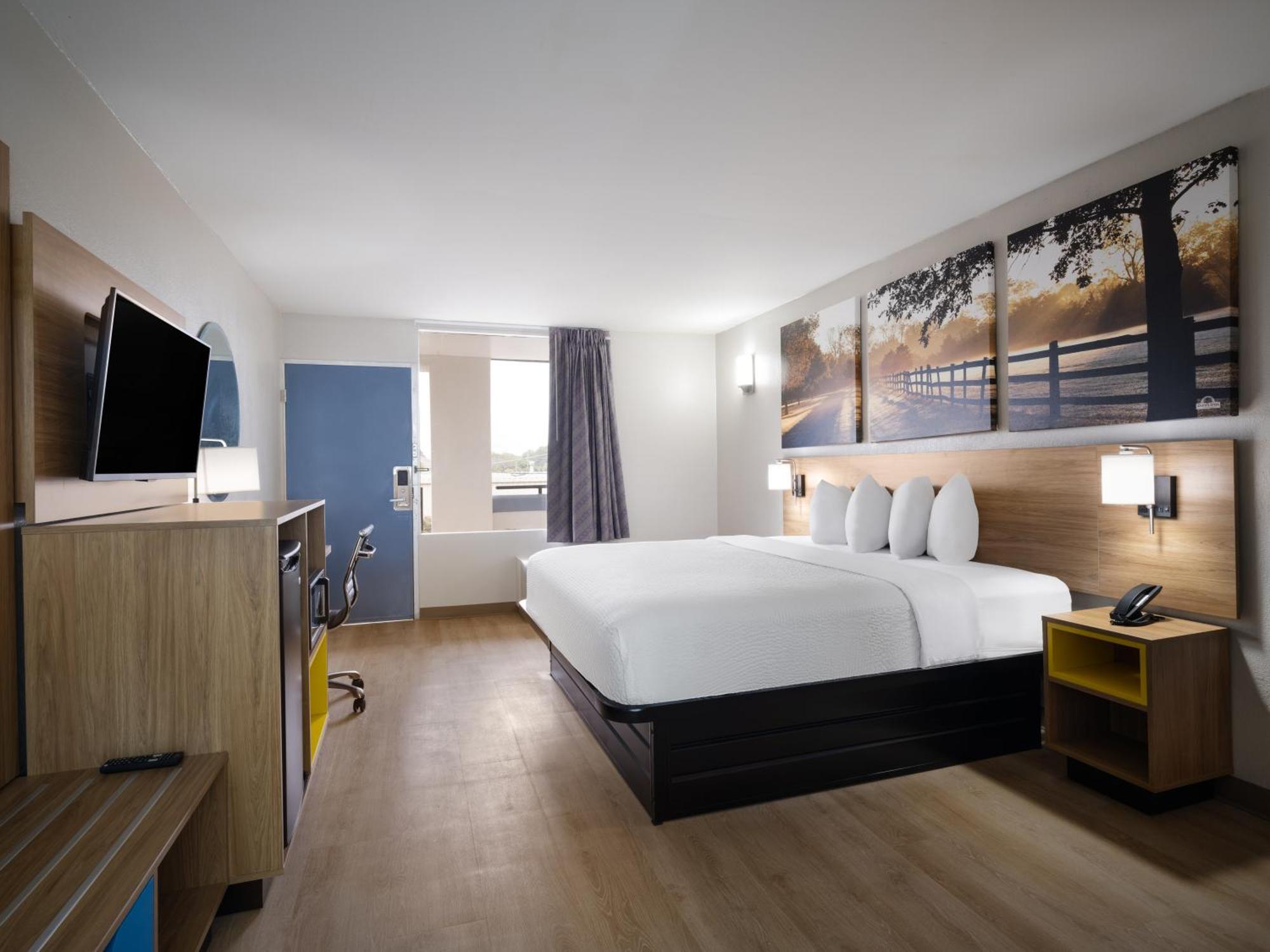 Days-Inn By Wyndham Montgomery I-85 Экстерьер фото