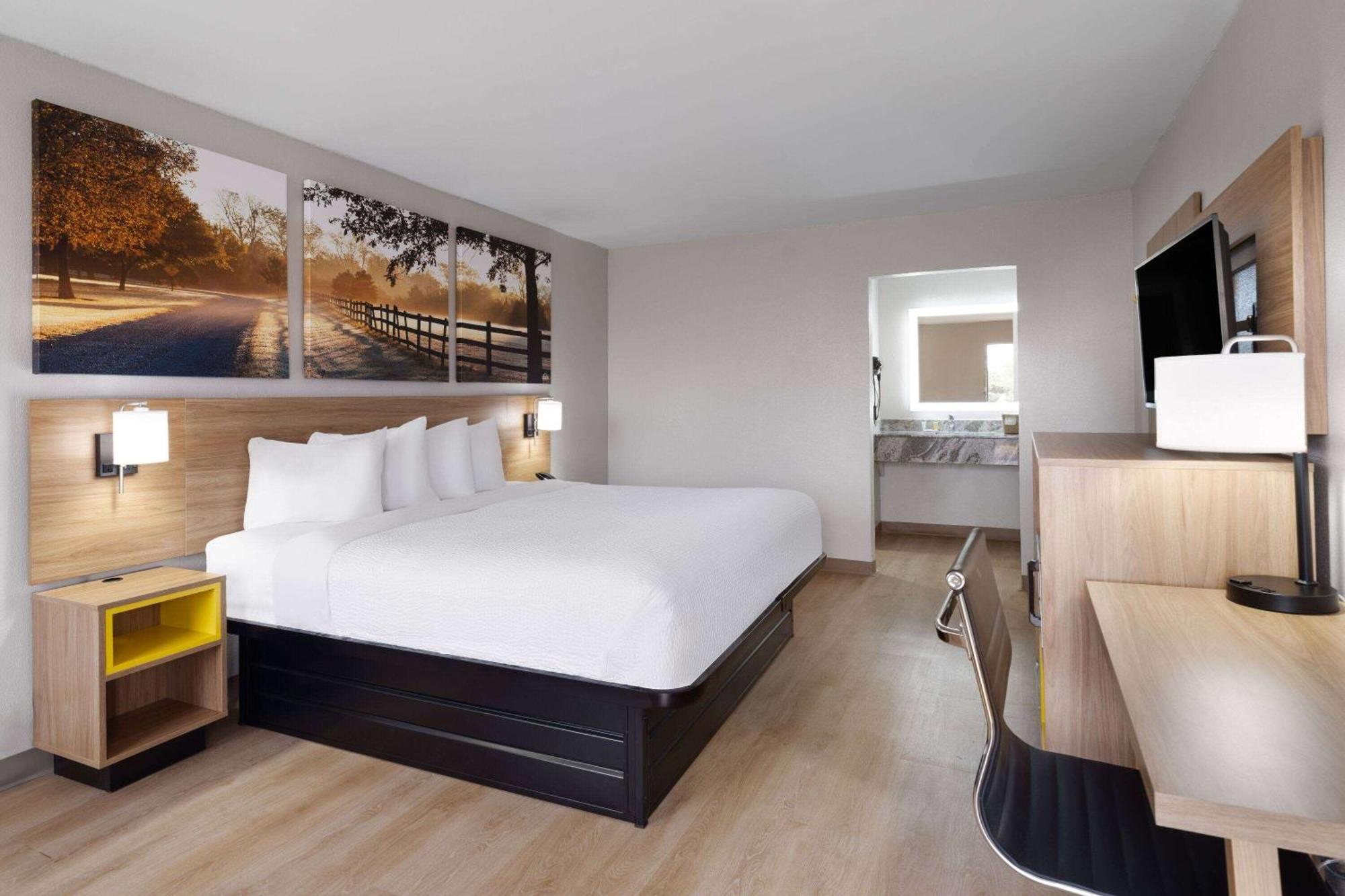 Days-Inn By Wyndham Montgomery I-85 Экстерьер фото