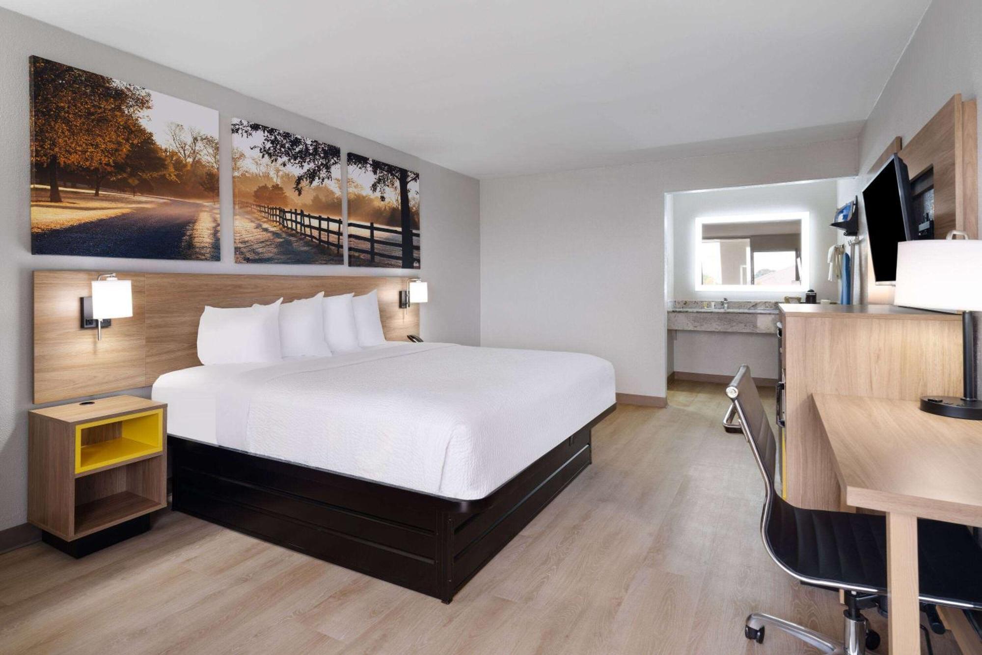 Days-Inn By Wyndham Montgomery I-85 Экстерьер фото