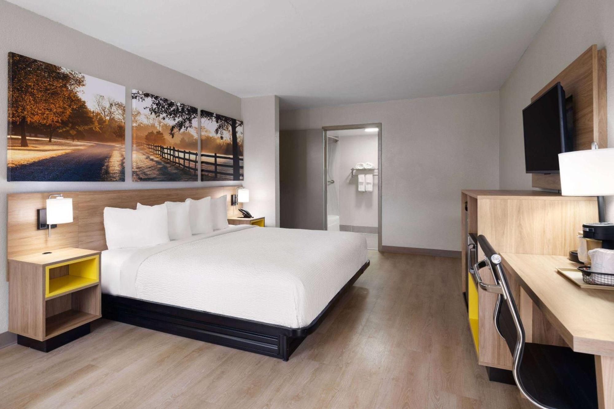 Days-Inn By Wyndham Montgomery I-85 Экстерьер фото