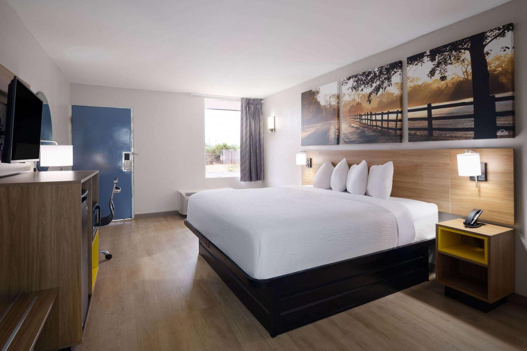 Days-Inn By Wyndham Montgomery I-85 Экстерьер фото