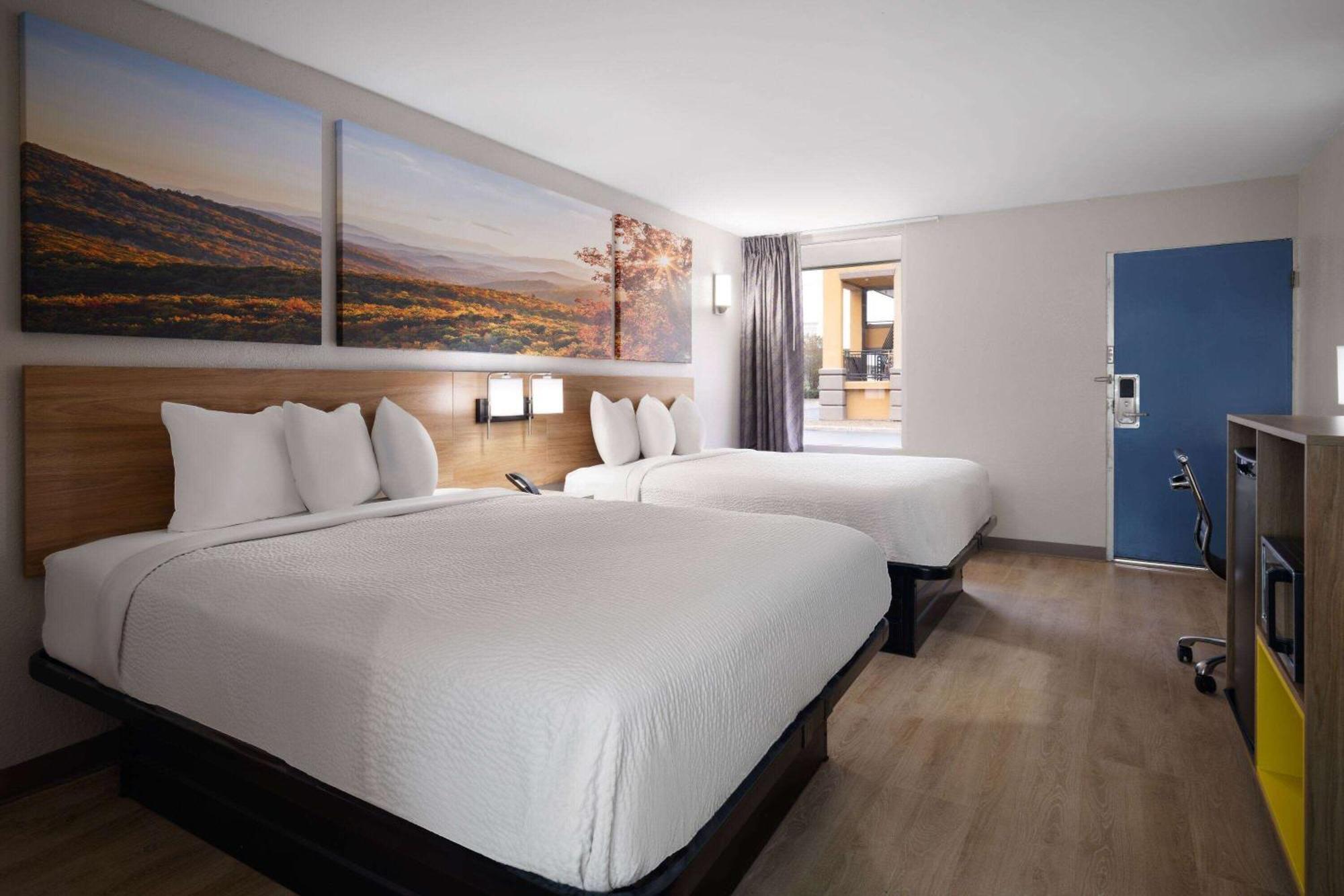 Days-Inn By Wyndham Montgomery I-85 Экстерьер фото