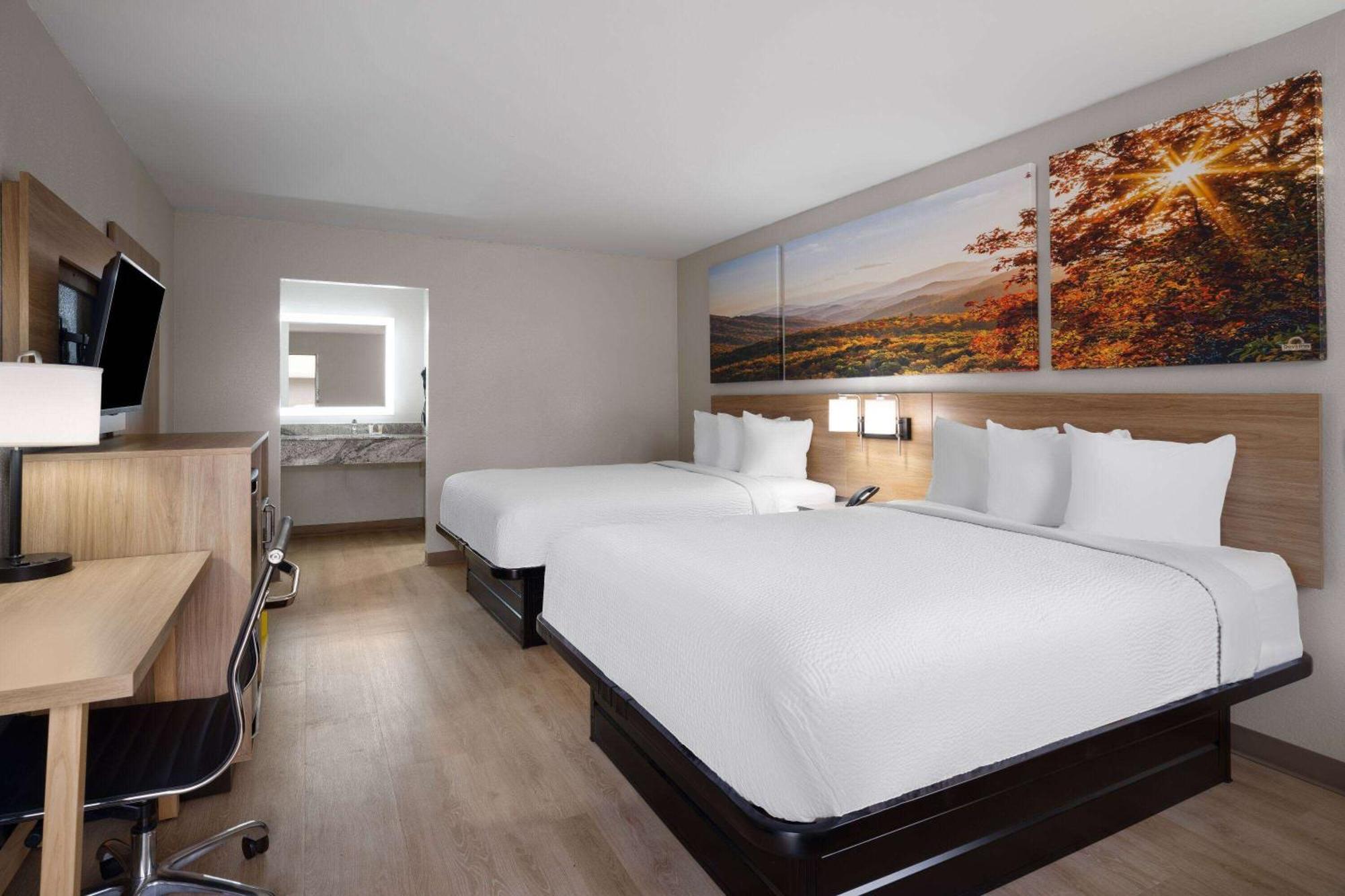 Days-Inn By Wyndham Montgomery I-85 Экстерьер фото