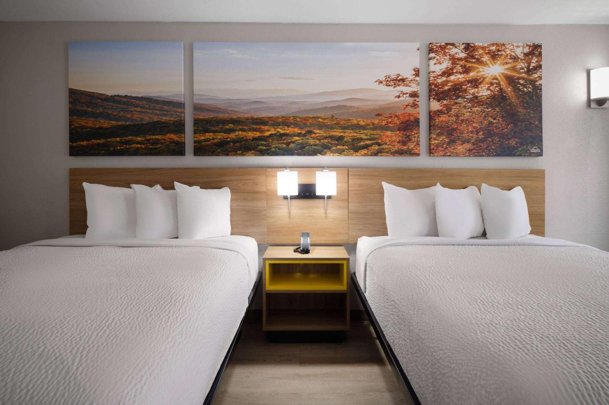 Days-Inn By Wyndham Montgomery I-85 Экстерьер фото