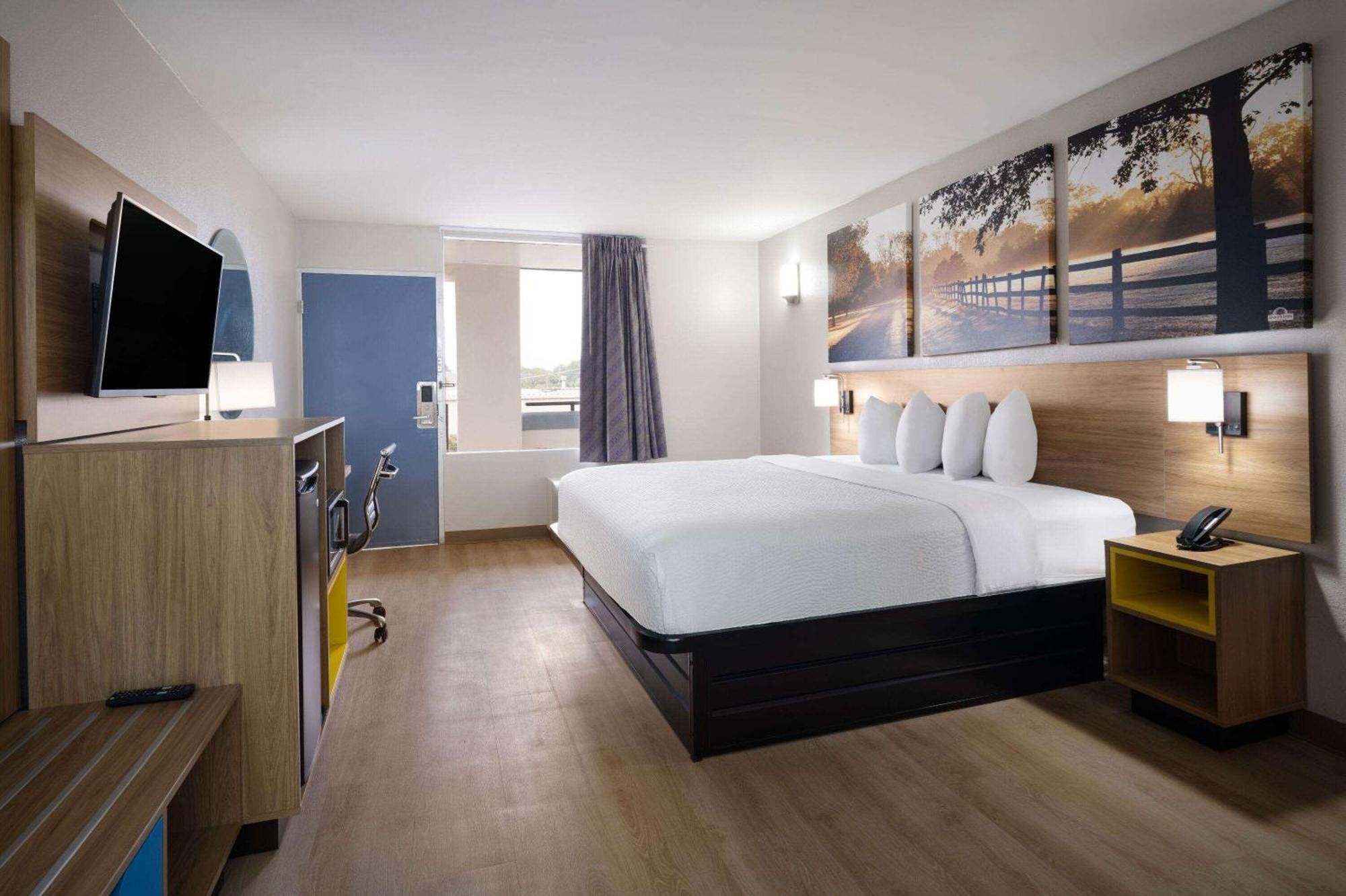 Days-Inn By Wyndham Montgomery I-85 Экстерьер фото